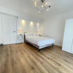 Homestay Deluxe Spacious In Beckton, London